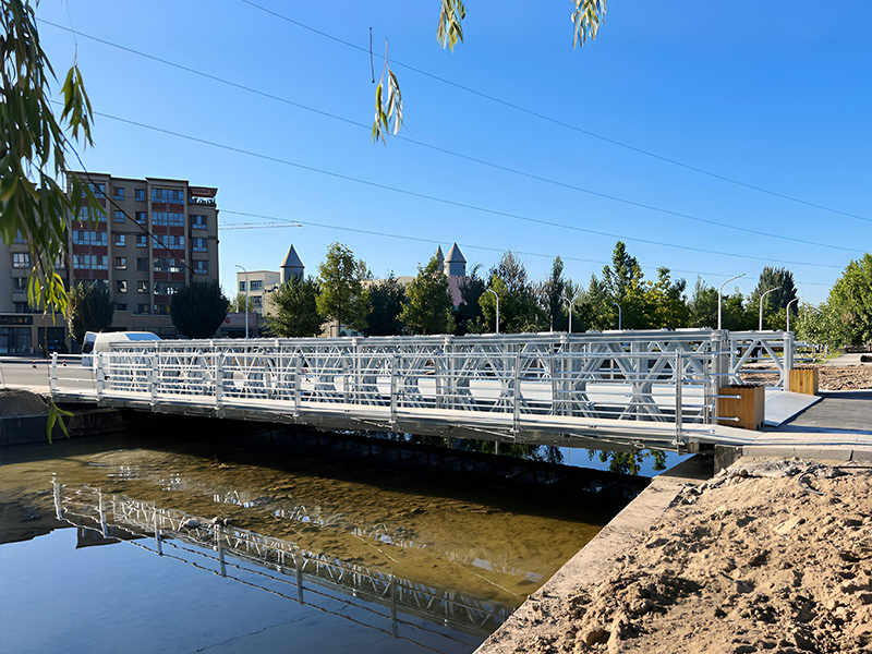 Gemeentelijk transportproject in de autonome provincie Qapqal Xibe, Xinjiang