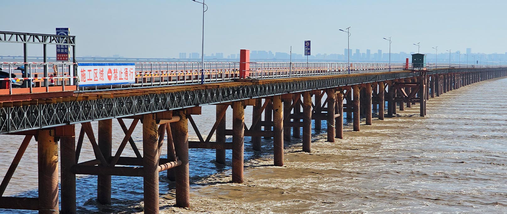 Zhoushan snelweg-spoorbrug