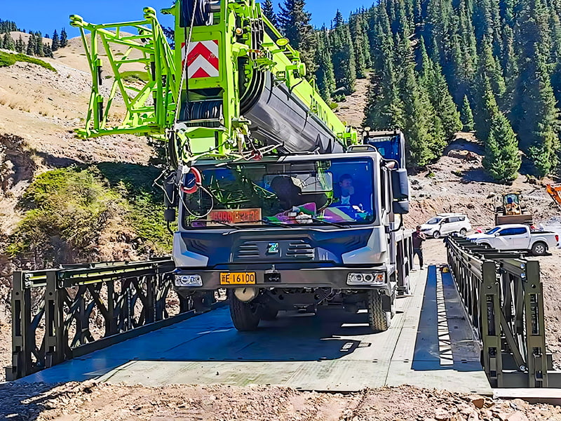 CB100 Bailey-brug Drievoudige rij, enkellaags versterkt, geschilderde corrosiewerende Bailey-brug